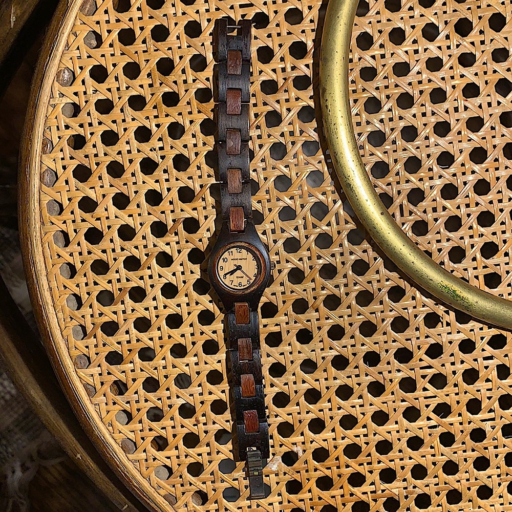 Tense wooden woman watch